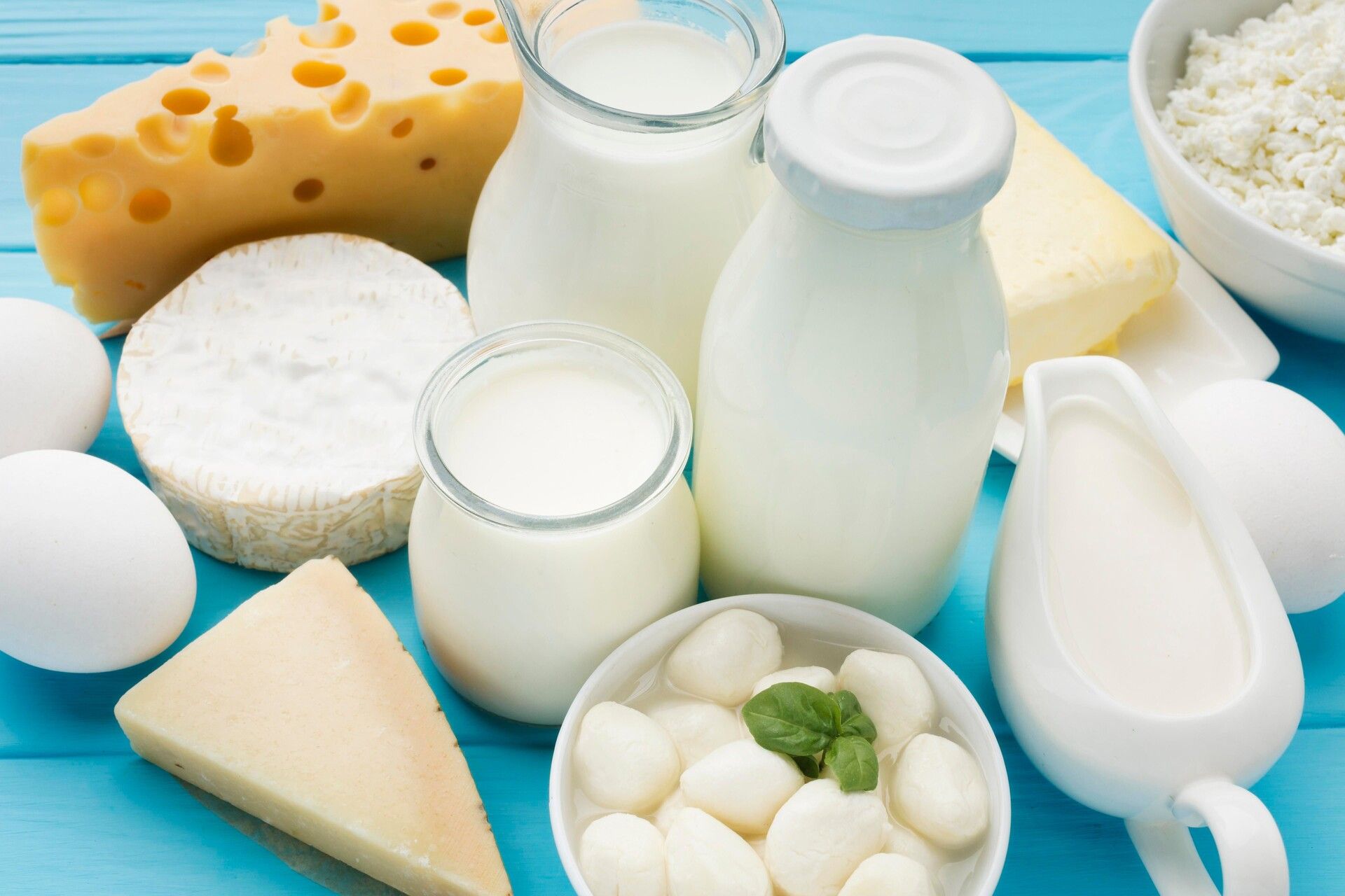close-up-organic-milk-with-gourmet-cheese.jpg
